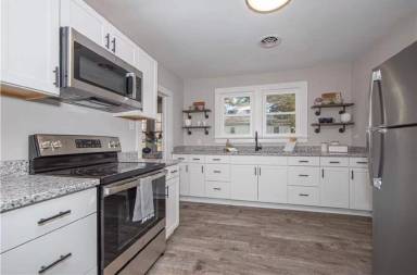 Main picture of 25521 Simmons Ave