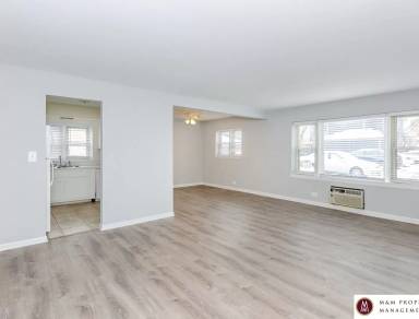 Main picture of 209 S Oak Park Ave