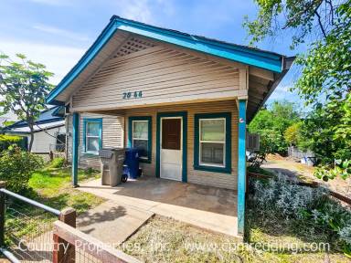 Main picture of 2044 Sacramento St