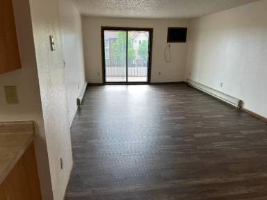 Main picture of 1401 12th St E