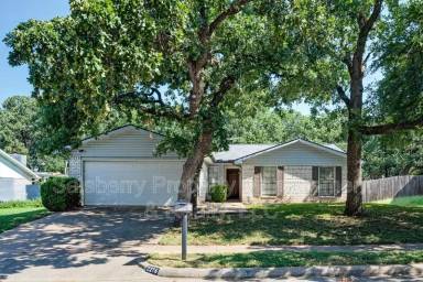 Main picture of 2216 Cottonwood Ln