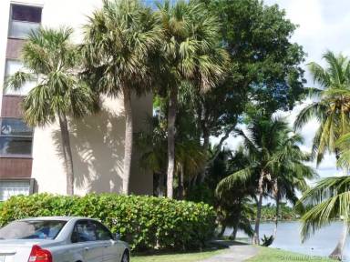 Main picture of Promanade Condominiums at Kendall Lake