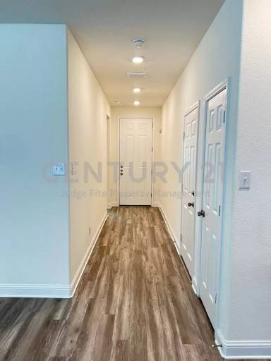 Main picture of 2605 Warren Ln