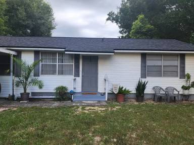 Main picture of 555 SW Nightingale St