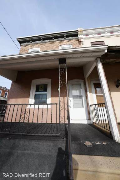 Main picture of 2149 Laveer St