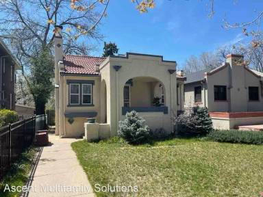 Main picture of 471 N Franklin St