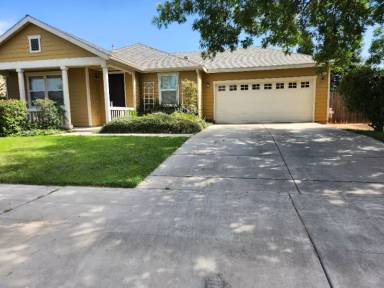 Main picture of 689 E Sierra Ave