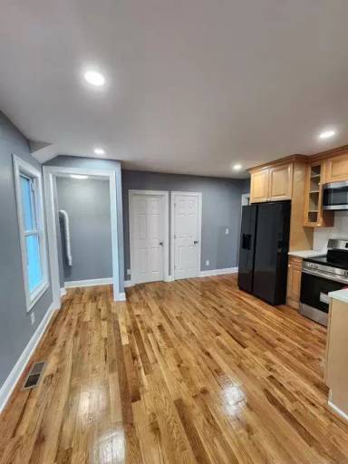 Main picture of 138 Lafayette St