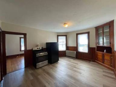 Main picture of 68 Laval St