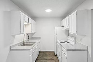 Main picture of 200 E Wilson St