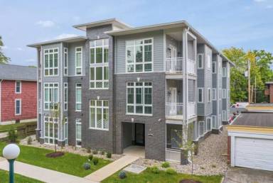 Main picture of 309 West Washington Street