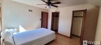 Main picture of 2132 W Kendall Ave