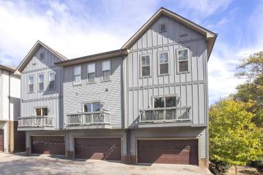 Main picture of 942 Riverside Dr