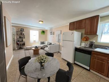 Main picture of 1273 1/2 W 39th St