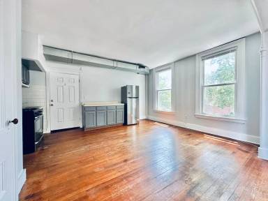 Main picture of 271 Crown St