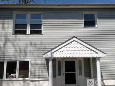 Main picture of 275 Riverside Dr N