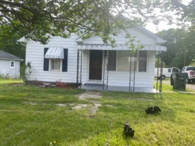 Main picture of 2003 S York Rd
