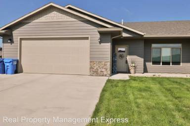 Main picture of 7119 S Hanson Ave