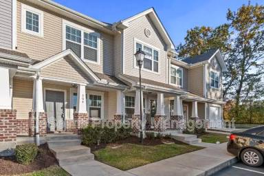 Main picture of 304 McKenzie Pass