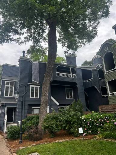 Main picture of 415 W 8th St