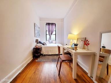 Main picture of 49 W 11th St