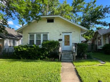 Main picture of 2217 SW Huntoon St