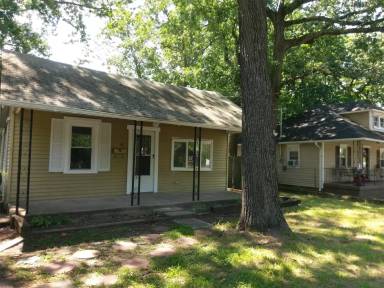 Main picture of 36 E 8th Ave