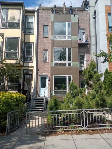 Main picture of 2214 11th St NW