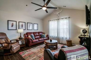 Main picture of 102 Vixen Cir