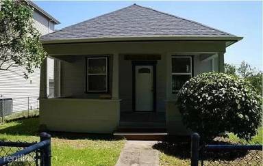 Main picture of 1922 15th Ave S