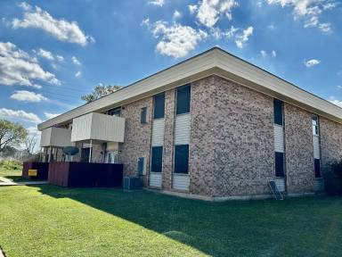 Main picture of 305 Green Briar St