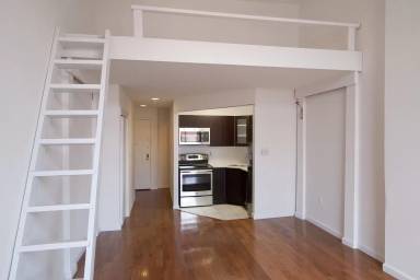 Main picture of 220 W 14th St