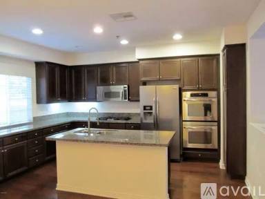 Main picture of 325 E Hilltop Way