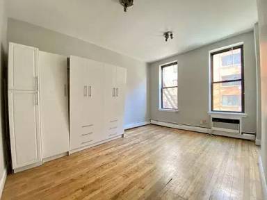 Main picture of 25 Clinton St