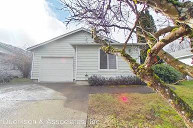 Main picture of 1128 NE Conser Pl