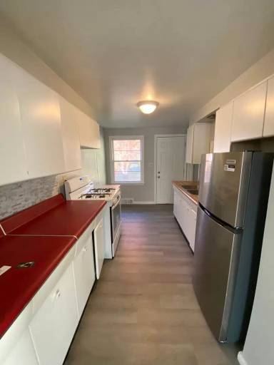 Main picture of 817 W Ridge Rd