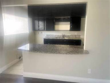 Main picture of 839 S Oaks Ave