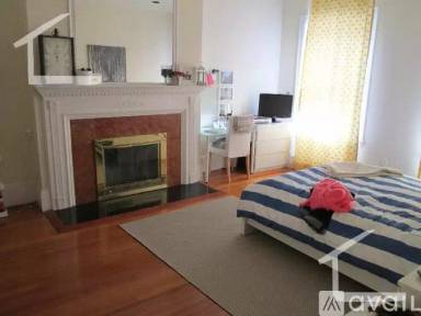 Main picture of 1689 Beacon St