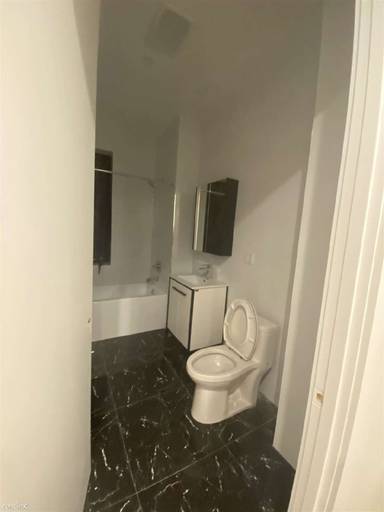 Main picture of 646 Faile St