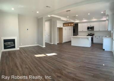 Main picture of 834 1/2 Solano Ave
