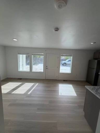 Main picture of 858 3rd Ave W
