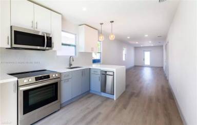 Main picture of 3520 SW 3rd St