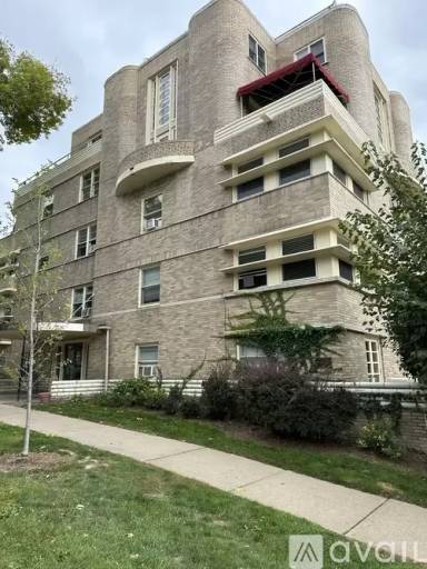 Main picture of 1 E Gilman St