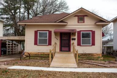 Main picture of 609 W Gentry St