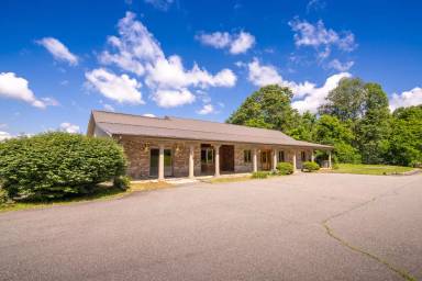 Main picture of 411 Roy E Brown Rd