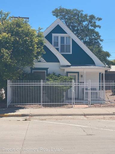 Main picture of 123 S 2nd St