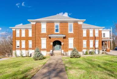Main picture of 220 E Main St
