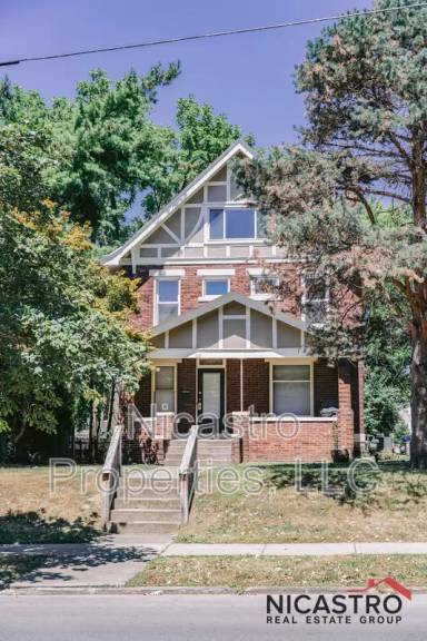 Main picture of 182 E Lane Ave