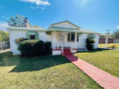 Main picture of 3712 West Ave