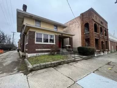 Main picture of 1736 E 3rd St
